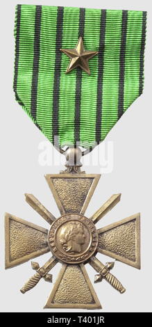DEUXIEME GUERRE MONDIALE ET FRANCIA OCCUPEE, Croix de Guerre de Vichy, 1939 - 1940, une étoile, Additional-Rights-Clearance-Info-Not-Available Foto Stock