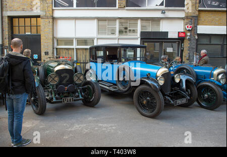 Più di 25 Pre-War Bentleys presso Bonhams New Bond Street per anteprima di 'l'età di Endeavour Exhibition" celebra i suoi cento anni del racing team di Bentley. Foto Stock