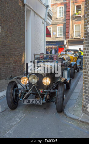 Più di 25 Pre-War Bentleys presso Bonhams New Bond Street per anteprima di 'l'età di Endeavour Exhibition" celebra i suoi cento anni del racing team di Bentley. Foto Stock