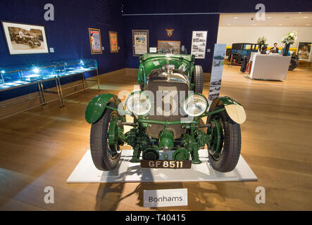 Più di 25 Pre-War Bentleys presso Bonhams New Bond Street per anteprima di 'l'età di Endeavour Exhibition" celebra i suoi cento anni del racing team di Bentley. Foto Stock