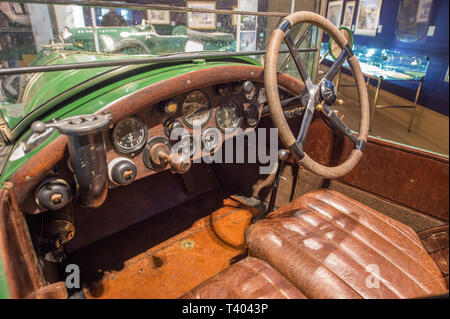 Più di 25 Pre-War Bentleys presso Bonhams New Bond Street per anteprima di 'l'età di Endeavour Exhibition" celebra i suoi cento anni del racing team di Bentley. Foto Stock