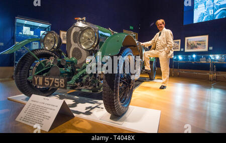 Più di 25 Pre-War Bentleys presso Bonhams New Bond Street per anteprima di 'l'età di Endeavour Exhibition" celebra i suoi cento anni del racing team di Bentley. Foto Stock