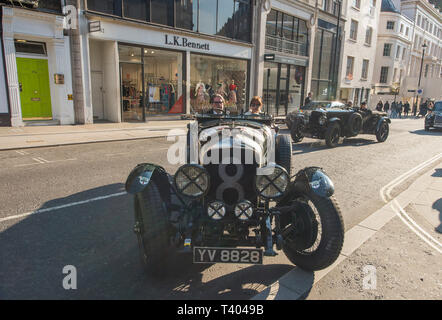 Più di 25 Pre-War Bentleys presso Bonhams New Bond Street per anteprima di 'l'età di Endeavour Exhibition" celebra i suoi cento anni del racing team di Bentley. Foto Stock