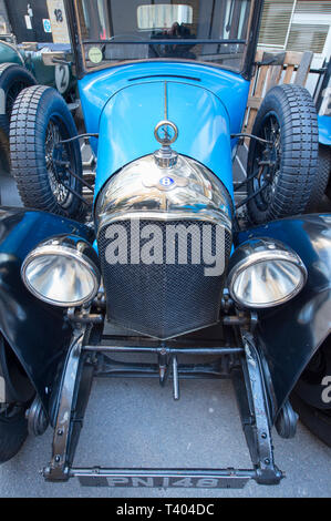 Più di 25 Pre-War Bentleys presso Bonhams New Bond Street per anteprima di 'l'età di Endeavour Exhibition" celebra i suoi cento anni del racing team di Bentley. Foto Stock