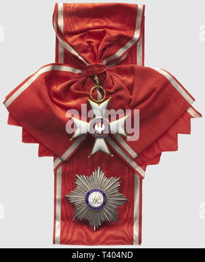 Ordre de la Pologne Restaurée, ensemble de grand croix, daté 1918, placca diamètre 75mm, bijou, diamètre 75mm, avec son écharpe. Créé le 4 février 1921 cet ordre était destiné à compléter l'Ordre Militaire du Virtuti Militari, Additional-Rights-Clearance-Info-Not-Available Foto Stock