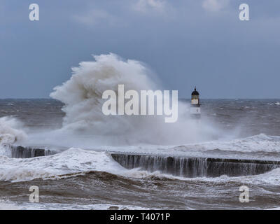 Tempesta di neve, big wave, Seaham, Durham Foto Stock