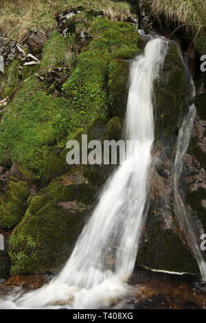 Cascata Findhorn Valley Strathdearn Highlands della Scozia UK Foto Stock