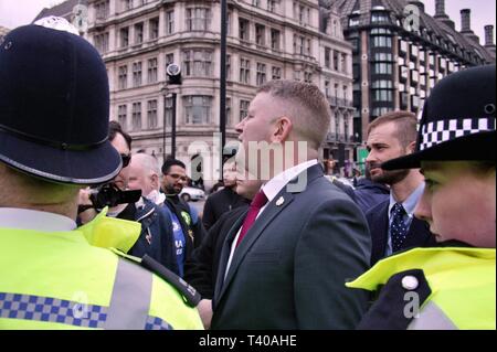 Londra, Regno Unito. Il 12 aprile 2019, Paul Golding affronta i membri del lavoratore socialista al di fuori della sede del Parlamento. © Martin Foskett/Knelstrom Ltd Foto Stock