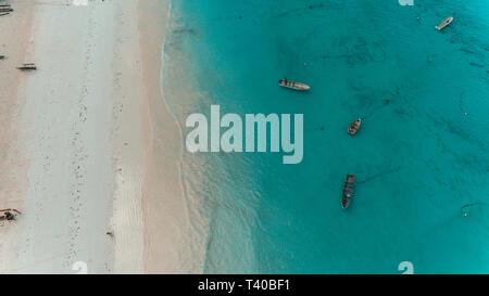 Di pescatori in dhow stone town Zanzibar Foto Stock