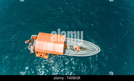 Di pescatori in dhow stone town Zanzibar Foto Stock