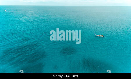 Di pescatori in dhow stone town Zanzibar Foto Stock