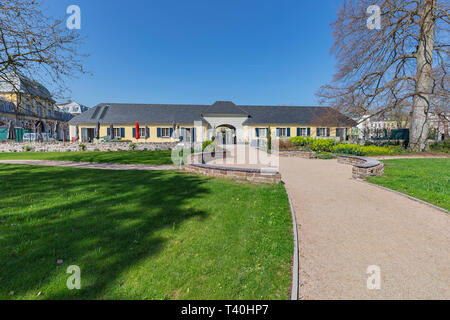 Bonn - vista castello Poppelsdorf con giardino botanico dell'Università di Bonn, Renania settentrionale-Vestfalia, Germania, 01.04.2019 Foto Stock