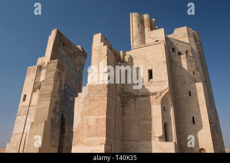 Grande portale Ak-Saray - White Palace di Amir Timur, Uzbekistan, Shahrisabz. Architettura antica dell Asia centrale Foto Stock