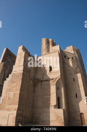 Grande portale Ak-Saray - White Palace di Amir Timur, Uzbekistan, Shahrisabz. Architettura antica dell Asia centrale Foto Stock