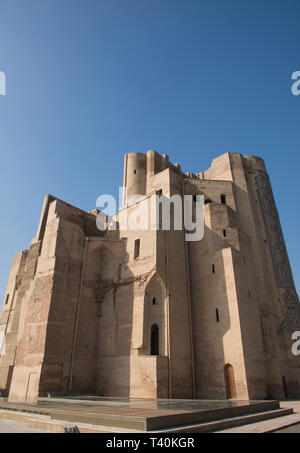 Grande portale Ak-Saray - White Palace di Amir Timur, Uzbekistan, Shahrisabz. Architettura antica dell Asia centrale Foto Stock