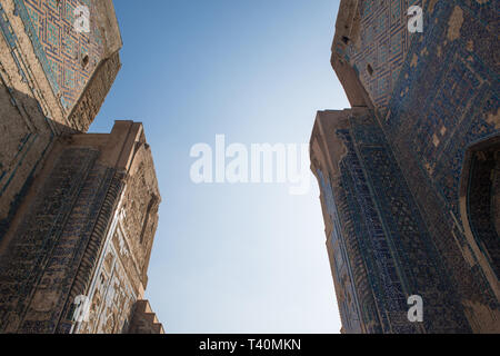 Grande portale Ak-Saray - White Palace di Amir Timur, Uzbekistan, Shahrisabz. Architettura antica dell Asia centrale Foto Stock