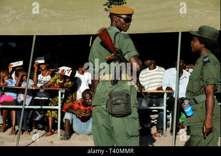 ZAMBIA Barotseland , Zambesi floodplain , Kuomboka cerimonia in Limulunga, il Lozi re Lubosi Imwiko II. anche chiamato Litunga, cambiare la sua terra inferiore r Foto Stock