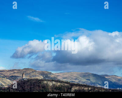 Vista verso il Monumento Wallace da Mote Hill Città di Stirling Scozia Scotland Foto Stock