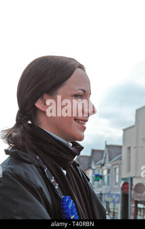 File immagine dell'Annunziata Rees-Mogg di campagna elettorale in Skewen il 20 aprile 2005. Ella era in lotta per i Conservatori nelle elezioni generali del 2005 per la sicurezza del posto di lavoro di Aberavon, nel Galles del Sud ed è venuto in via place. Foto Stock