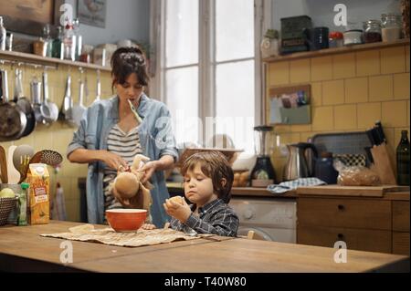 EVA UGARTE e FABIO CUTAIA in MIRA LO QUE ha hecho (2018). Temporada 2. Credito: EL TERRAT / Album Foto Stock