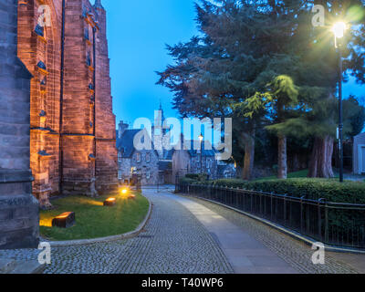 Stirling Tolbooth dalla Chiesa del Santo scortese al crepuscolo città di Stirling Scozia Scotland Foto Stock