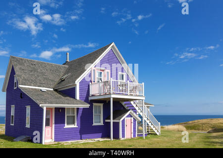 Esempio della tradizionale, case colorate di Iles de la Madaleine, o le isole Mgdalen, Canada. Immagine presa da posizione pubblica. Foto Stock
