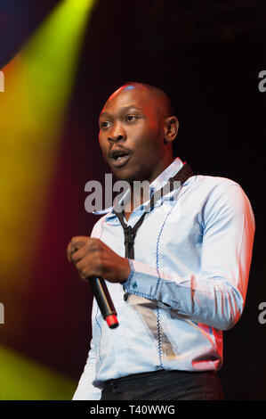 Seun Kuti (Oluseun Anikulapo Kuti, nato il 11 gennaio 1983) effettuando al Womad Festival, Malmesbury, Regno Unito Foto Stock