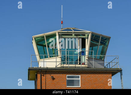 HIGH WYCOMBE, Inghilterra - Marzo 2019: torre di controllo a Wycombe Air Park. Foto Stock