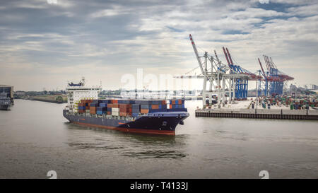 Container e Containerterminal nel porto di Amburgo Foto Stock