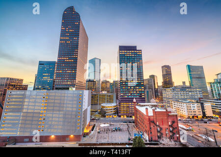 Denver, Colorado, Stati Uniti d'America downtown cityscape al crepuscolo. Foto Stock