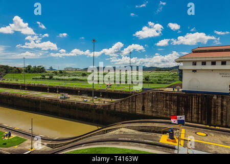 Panama City, Panama - Novembre 08, 2016: Miralflores si blocca in corrispondenza del canale di Panama. Foto Stock