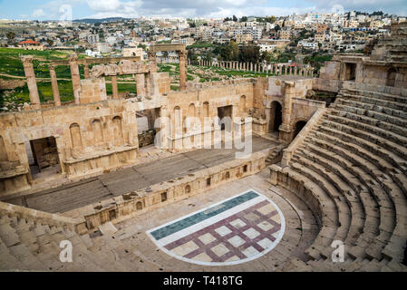 Il teatro del Nord, Jerash, Giordania Foto Stock