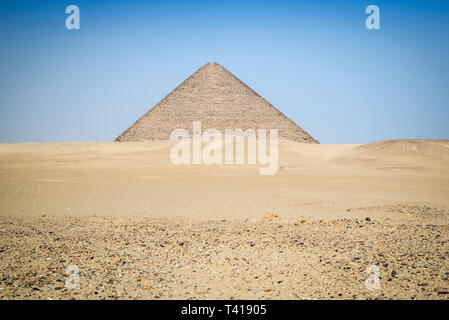 Red piramide a Dahshur necropoli vicino al Cairo, Egitto Foto Stock