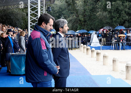 Roma, Italia - 10 Aprile 2019: il Ministro degli Interni Matteo Salvini (sinistra) e il presidente della Camera dei Deputati Roberto Fico, durante la celebra Foto Stock