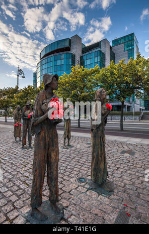 Repubblica di Irlanda, nella contea di Dublino, Dublino città. Memoriale al "grande carestia' noto anche come Irish Potatoe carestia', situato sulla casa doganale qua Foto Stock