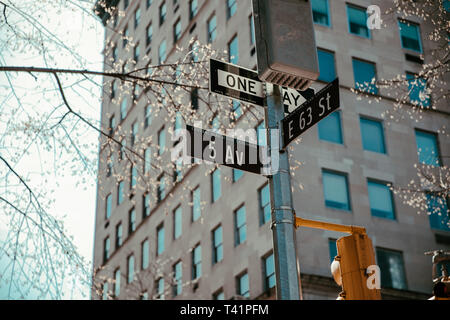 New York City la Quinta Avenue strada segno Foto Stock