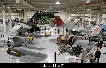 Una raccolta di piani di guerra al RAF Museum di Londra, Regno Unito Foto Stock
