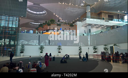 Vista interna del terminale del nuovo mega aeroporto di Istanbul, Turchia, pochi giorni dopo l'apertura Foto Stock