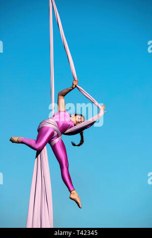 Corda spettacolo di danza durante il carnevale di Ierapetra town, Lassithi, Creta, Grecia. Foto Stock