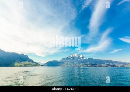 Il lago di Lucerna e Monte Pilatus in Svizzera Foto Stock