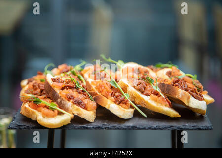 Splendidamente decorate catering tabella per banchetti Foto Stock