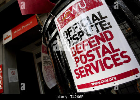 Postali CWU picket Mount Pleasant ufficio di smistamento. 2 giorni di sciopero azione sulle condizioni di salari e pensioni Londra. 29/10/2009 Foto Stock