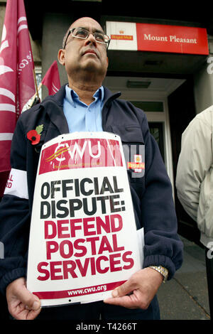 Postali CWU picket Mount Pleasant ufficio di smistamento. 2 giorni di sciopero azione sulle condizioni di salari e pensioni Londra. 29/10/2009 Foto Stock