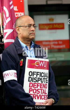 Postali CWU picket Mount Pleasant ufficio di smistamento. 2 giorni di sciopero azione sulle condizioni di salari e pensioni Londra. 29/10/2009 Foto Stock