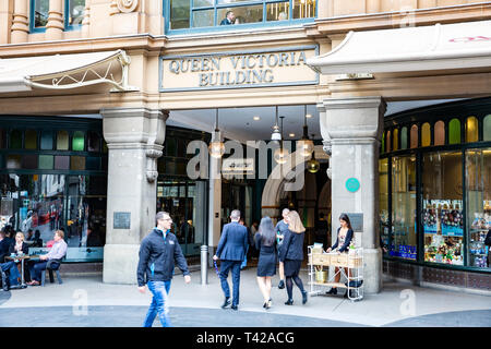 Ingresso al Queen Victoria Building noto anche come QVB su George Street a Sydney, QVB ospita molti negozi e negozi,Sydney , Australia Foto Stock