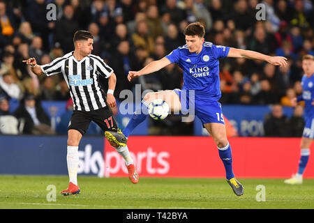 Leicester, Regno Unito. 12 apr 2019. Il Leicester City defender Harry Maguire (15) controlla la palla durante il match di Premier League tra Leicester City e Newcastle United al King Power Stadium, Leicester venerdì 12 aprile 2019. (Credit: Jon Hobley | MI News) solo uso editoriale, è richiesta una licenza per uso commerciale. Nessun uso in scommesse, giochi o un singolo giocatore/club/league pubblicazioni. Credito: MI News & Sport /Alamy Live News Foto Stock