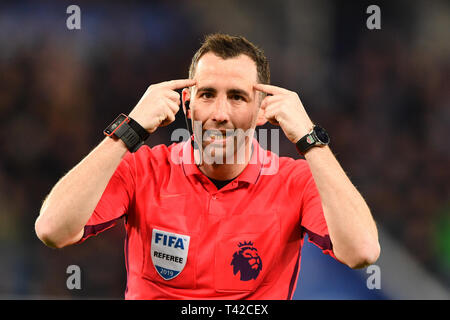 Leicester, Regno Unito. 12 apr 2019. Arbitro Christopher Kavanagh durante il match di Premier League tra Leicester City e Newcastle United al King Power Stadium, Leicester venerdì 12 aprile 2019. (Credit: Jon Hobley | MI News) solo uso editoriale, è richiesta una licenza per uso commerciale. Nessun uso in scommesse, giochi o un singolo giocatore/club/league pubblicazioni. Credito: MI News & Sport /Alamy Live News Foto Stock