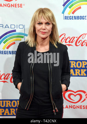 Ruggine, Germania. Xii Apr, 2019. Cantante Anna Loos proviene da Europa-Park per la Radio Regenbogen Awards. Credito: Uli Deck/dpa/Alamy Live News Foto Stock