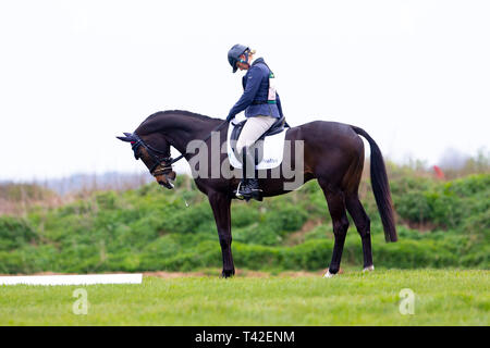 Burnham Market, Norfolk, Regno Unito. Il 12 aprile, 2019. Il quinto posto. Zara Tindall riding Gladstone. GBR. Novizio. Sezione I. dressage. A piedi nudi ritiri Burnham Market International Horse Trials. Eventing. Burnham mercato. Norfolk. Regno Unito. GBR. {12}/{04}/{2019}. Credito: Sport In immagini/Alamy Live News Foto Stock