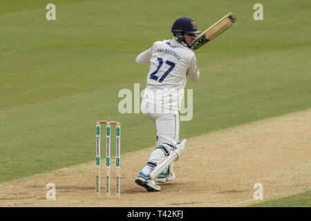 Londra, Regno Unito. Xiii Apr, 2019. Ryan dieci Doeschate batting come Surrey prendere su Essex il giorno tre della contea di Specsavers gara di campionato al Kia ovale. Credito: David Rowe/Alamy Live News Foto Stock